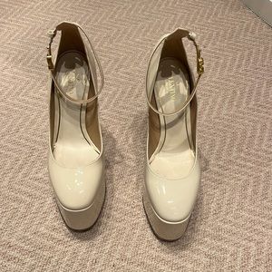 Valentino Tan-Go Off white platform heel